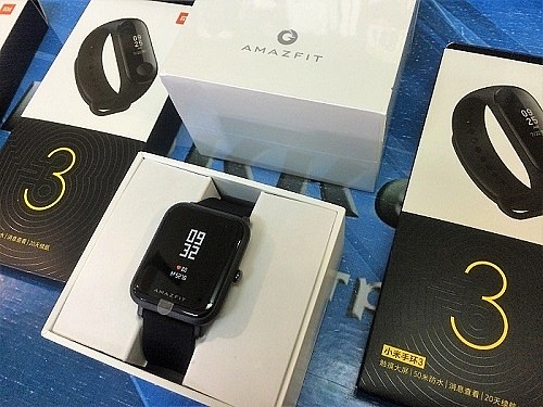 XIAOMI Amazfit Bip и mi Band 3 XIAOMI Amazfit Bip и mi Band 3